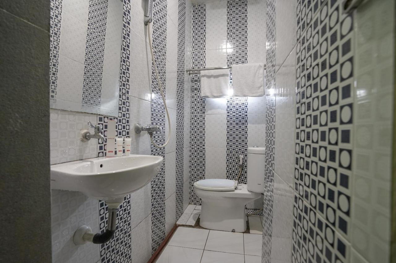 Oyo 1495 Hotel Lendosis ปาเลมบัง ภายนอก รูปภาพ