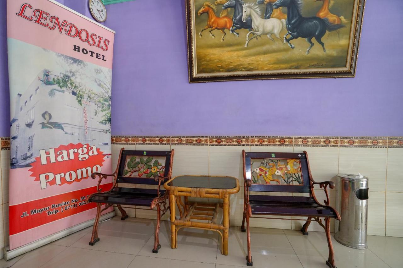 Oyo 1495 Hotel Lendosis ปาเลมบัง ภายนอก รูปภาพ
